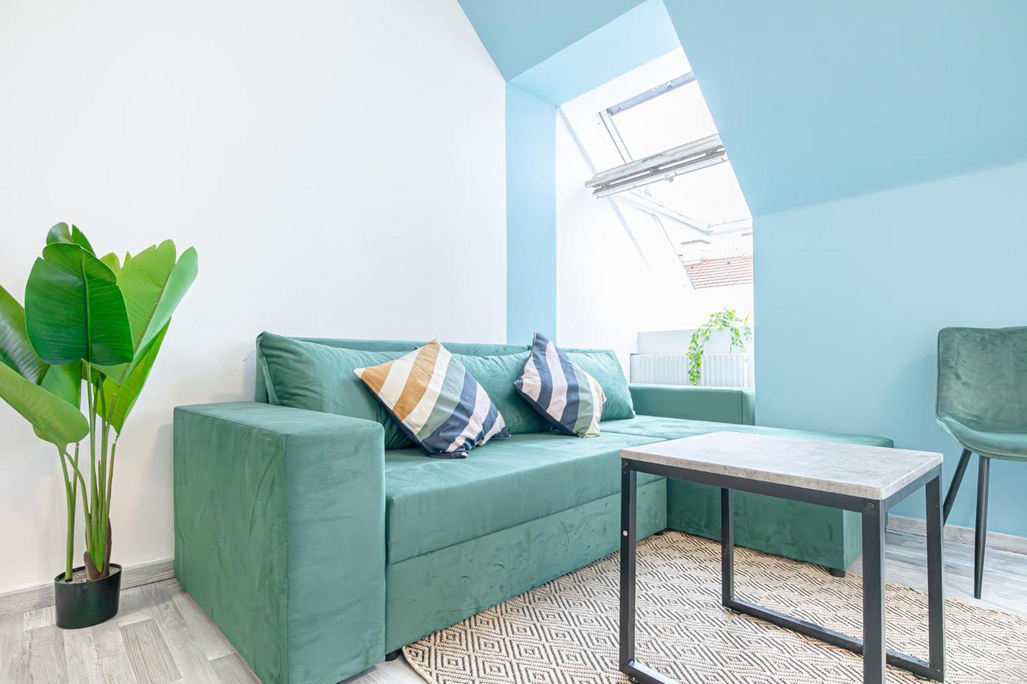 Lovely 2 Bedroom 1 Lr In Heart Of Apartment