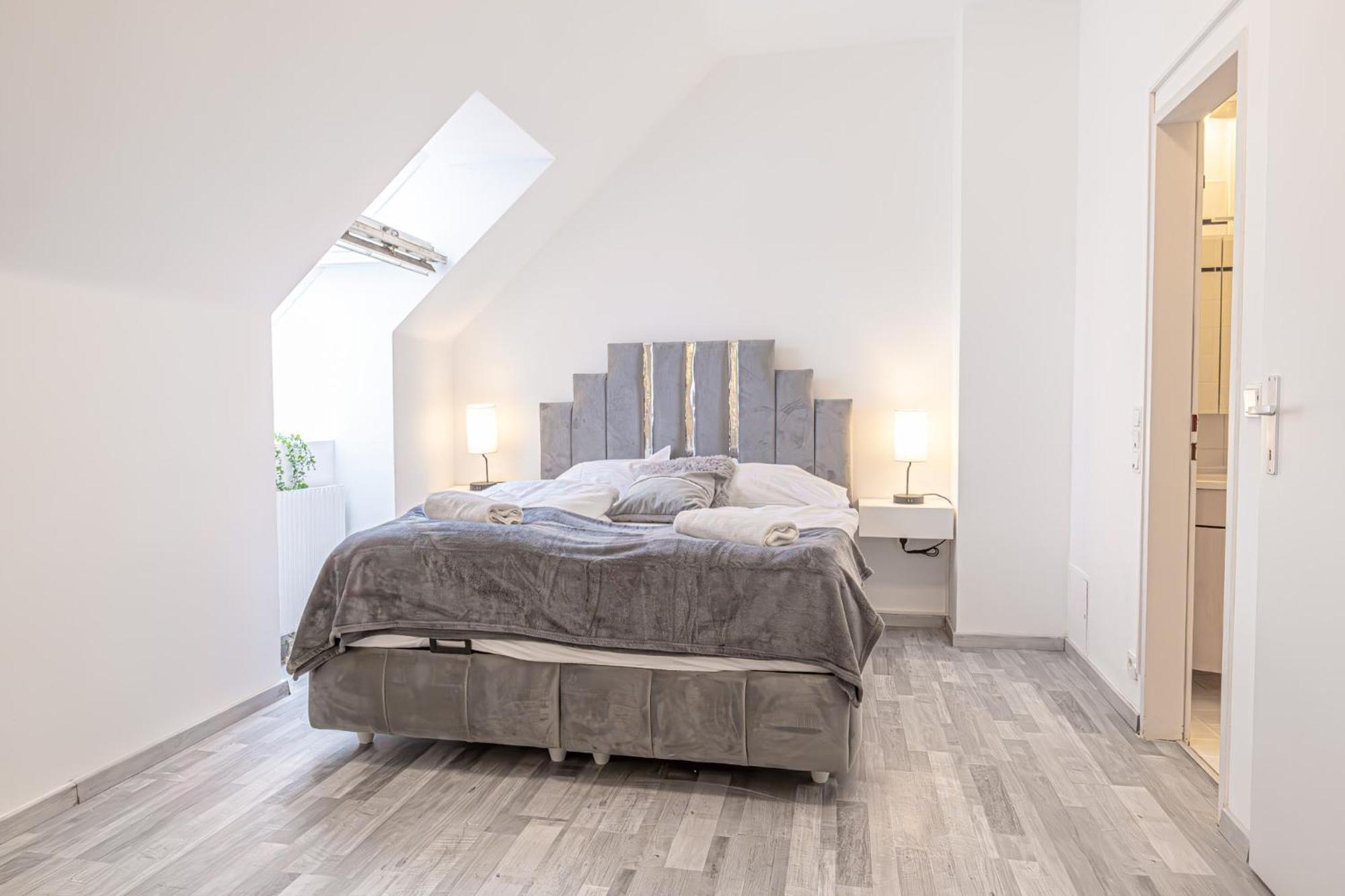 Lovely 2 Bedroom 1 Lr In Heart Of * Wien