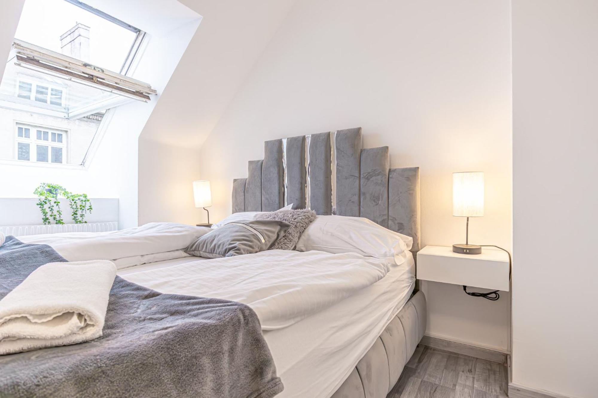 Lovely 2 Bedroom 1 Lr In Heart Of * Wien